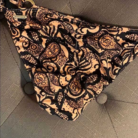 Victoria’s Secret Tan and Black Bikini Set - Picture 5 of 7